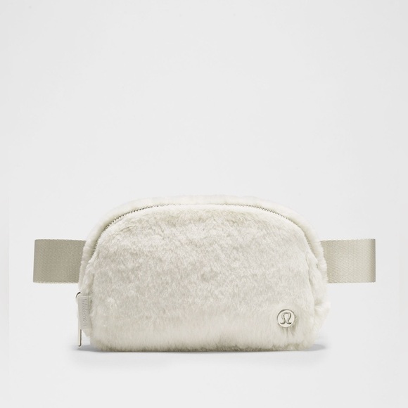 LULULEMON Everywhere Belt Bag *Plush Fleece NWOT - Picture 1 of 6